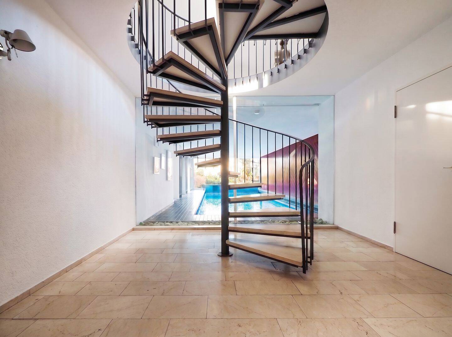 Stilvolle Bauhaus-Architektur in exklusiver Waldrandlage! – Saarbrücken – Vorschaubild 4
