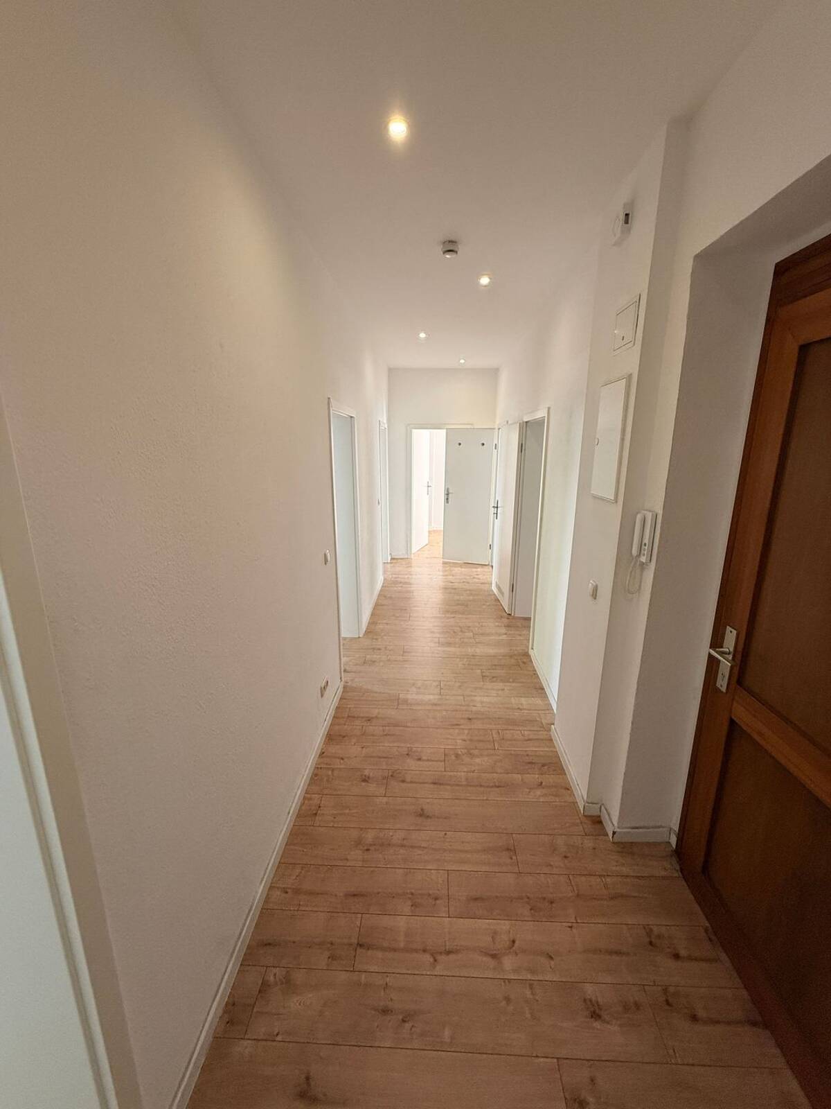 Familiengerechte 4-Zimmer-Wohnung in Erfurt mit moderner Ausstattung – 99089 Erfurt – Bild 1 von 9
