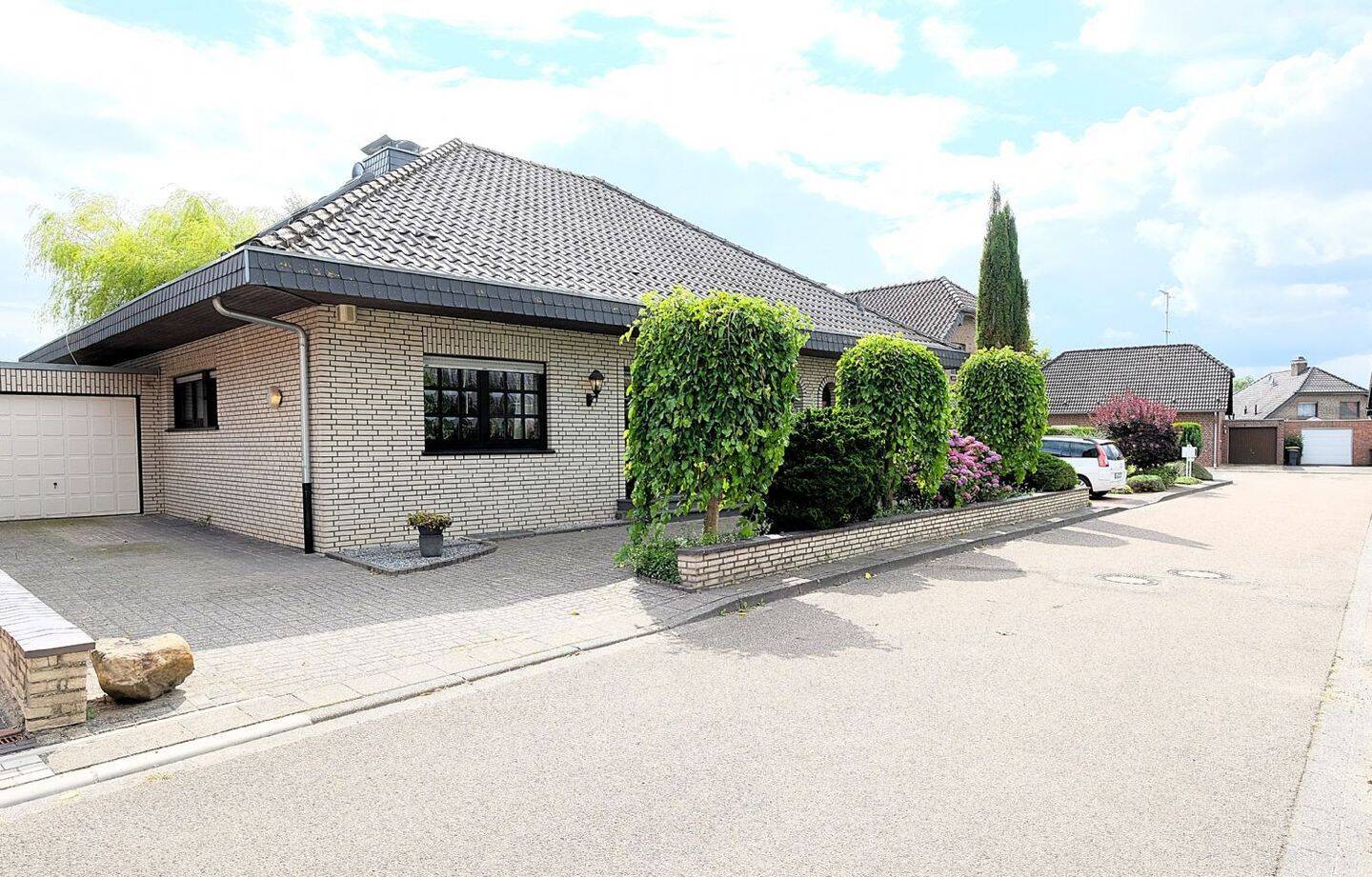 Freistehendes Einfamilienhaus mit Keller, Garage und großzügigem Garten – Kranenburg – Vorschaubild 2