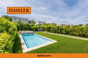 High-end townhouse with a pool near Lake Jungfernsee