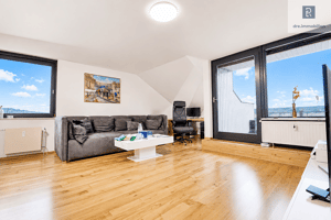 Düsseldorf-Lierenfeld: 2-Zimmer Wohnung mit kernsaniertem Badezimmer, Loggia sowie Außenstellplatz