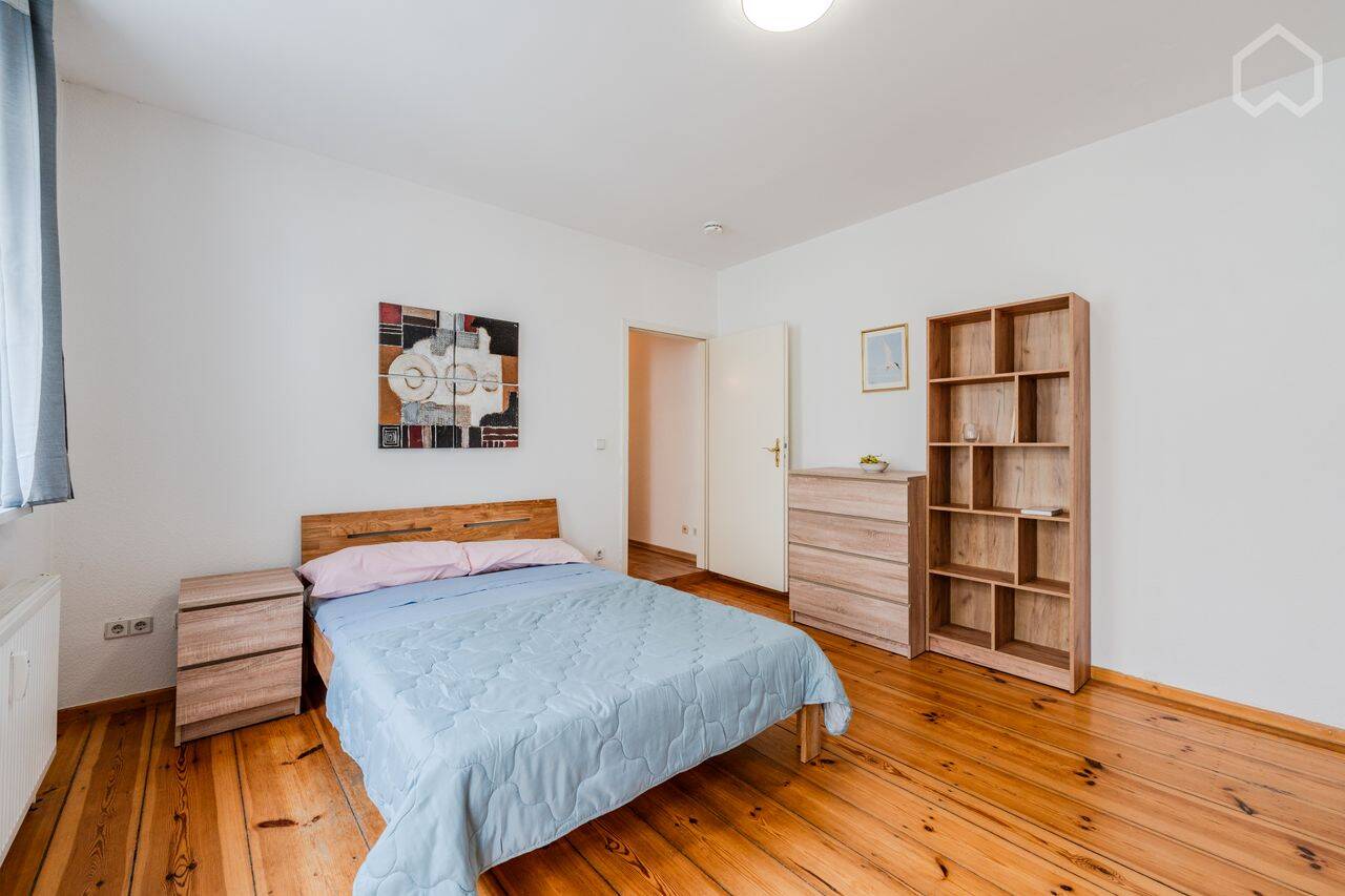 Bezugsfreie Single-Wohnung mit Innenhofblick im Simon-Dach-Viertel – Berlin – Vorschaubild 4