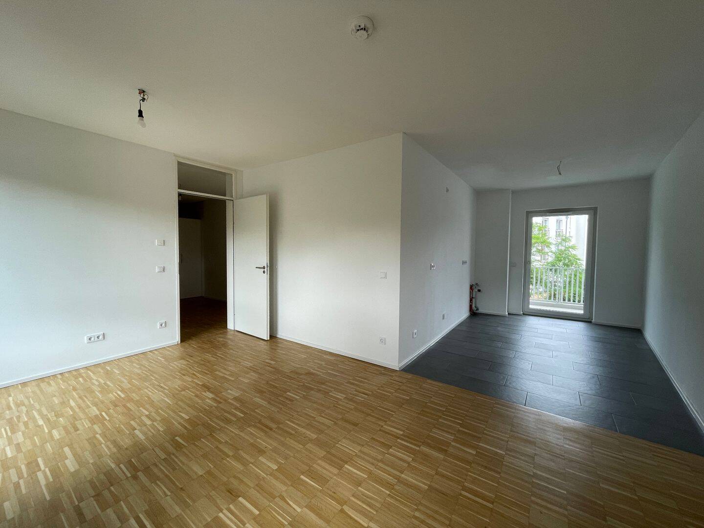 Große 3-Zimmer Wohnung mit zwei Badezimmer und Loggia