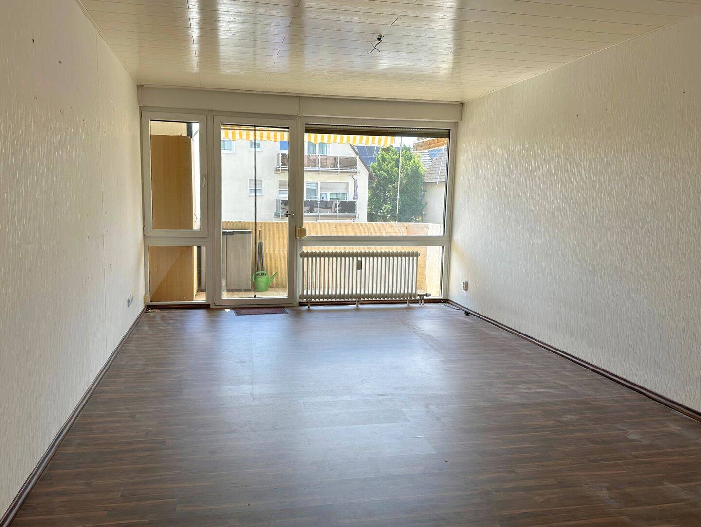 FAMILIENTAUGLICHKEIT TRIFFT KOMFORT - große 4-Zimmer-Wohnung mit Balkon und Stellplatz in Dreieich – Dreieich – Vorschaubild 2