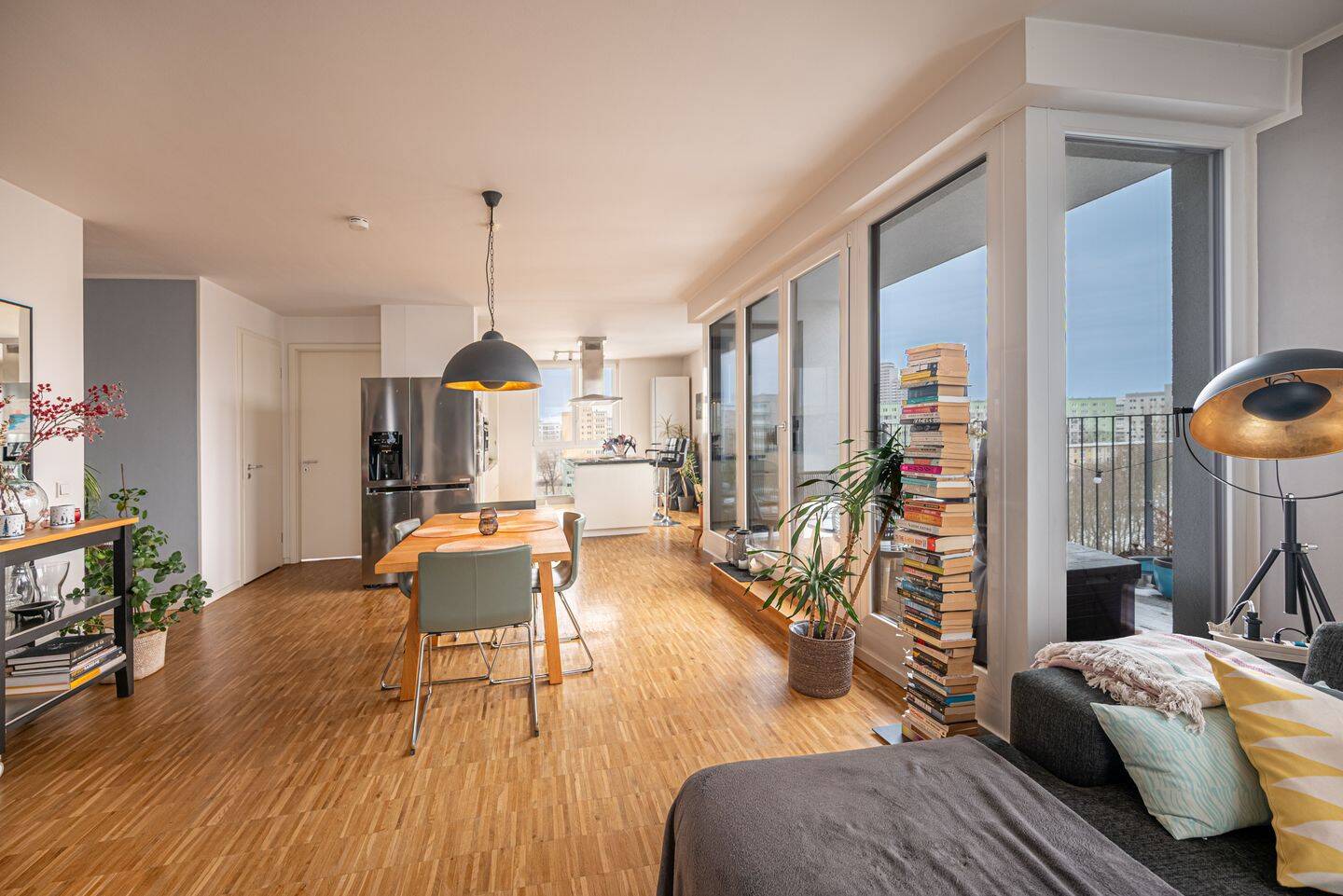 ??? Modernes Penthouse Mitten in Mitte - Strahlende 4 Zi Neubau-Whg mit Terrasse, Panoramablick & TG – Berlin – Vorschaubild 2