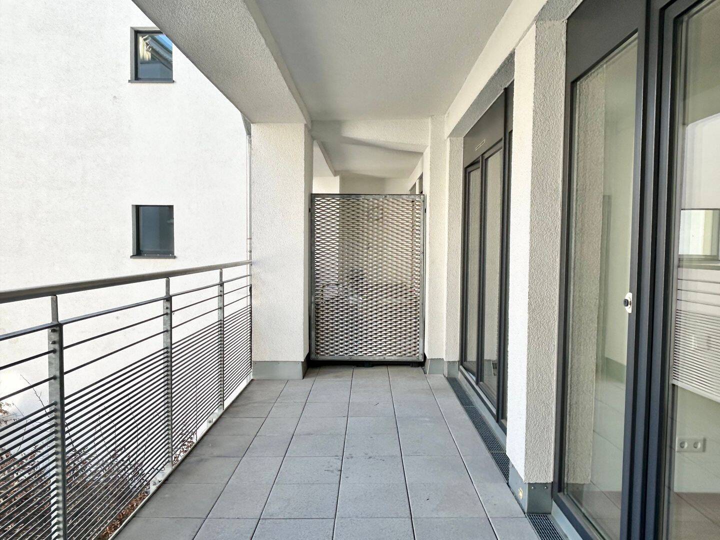 ***SINGLE WOHNUNG*** TOP MODERNE 2 ZIMMER WOHNUNG MIT EBK UND LOGGIA – Nürnberg – Vorschaubild 4