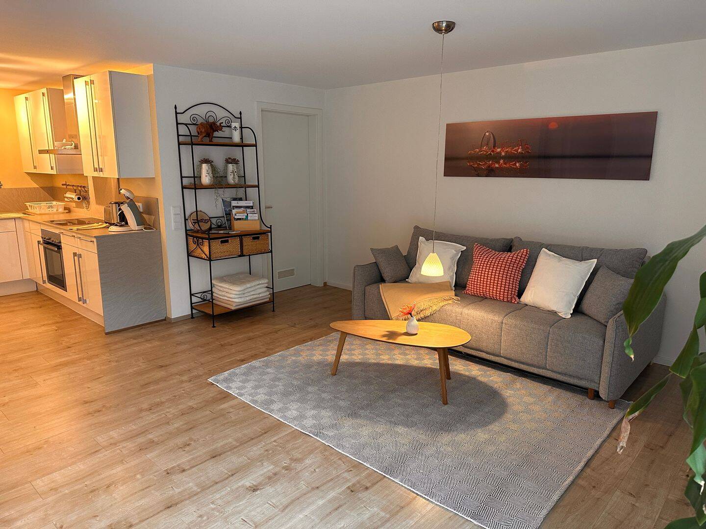 Moderne Wohnung im Souterrain (möbliert!!!) in exzellenter Wohnlage
