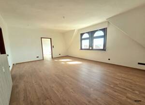Stilvoll wohnen im Zentrum: 3-Zimmer-Wohnung mit Altbauflair am Marktplatz – 96476 Bad Rodach – Vorschaubild 2