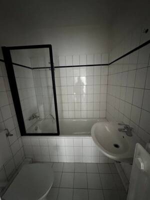Geräumige Wohnung zu vermieten 1 ganzes + 2 halbe Zimmer – 22337 Hamburg – Vorschaubild 7