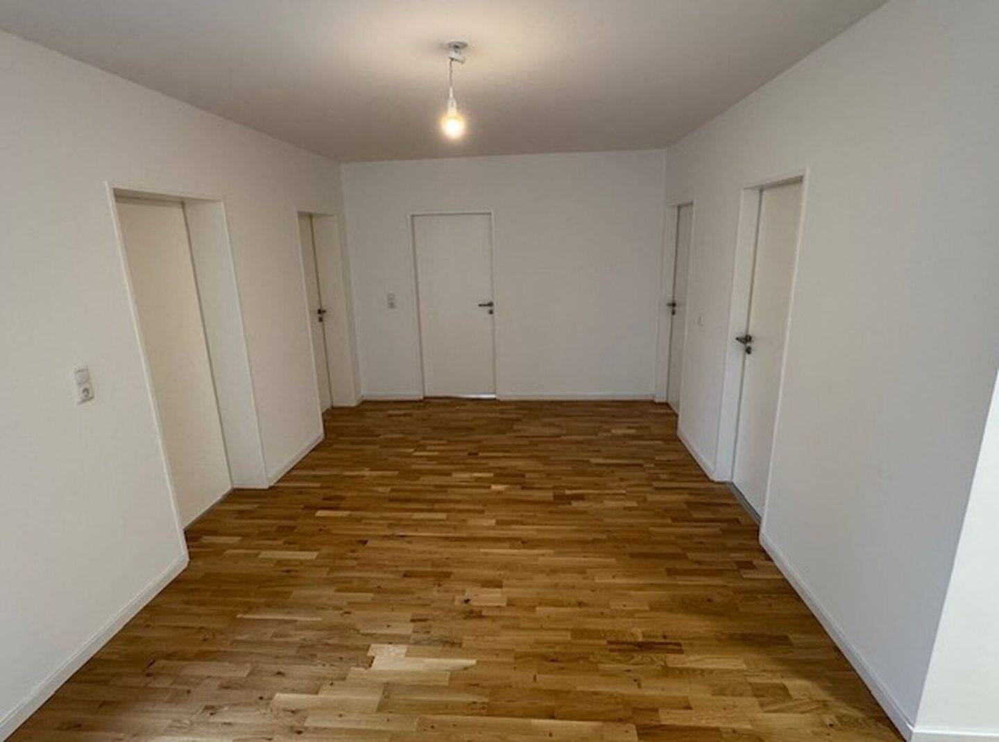 Rarität in Pullach außergewöhnliche Penthouse Wohnung mit großer Dachterrasse – München – Vorschaubild 3