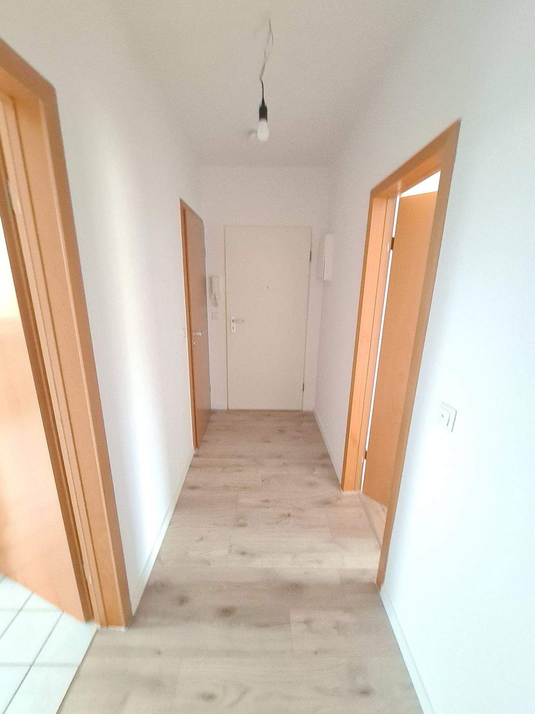 3-Zimmer-Wohlfühlwohnung mit Tageslichtbad und Balkon – Chemnitz – Vorschaubild 3