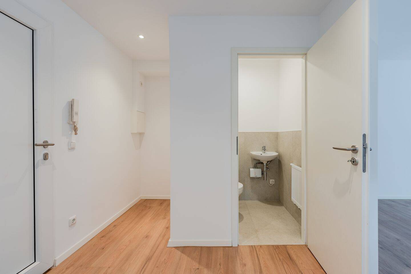 Fully renovated duplex apartment with a terrace, loggia, and parking space on the edge of the forest – Berlin – Vorschaubild 8