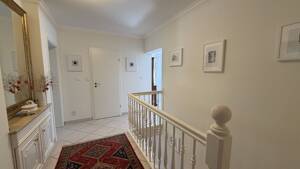 Landhausstil am Niendorfer Gehege! Ruhige 3-Zi.-Maisonette-ETW mit Balkon, Terrasse + TG – 22527 Hamburg – Vorschaubild 5