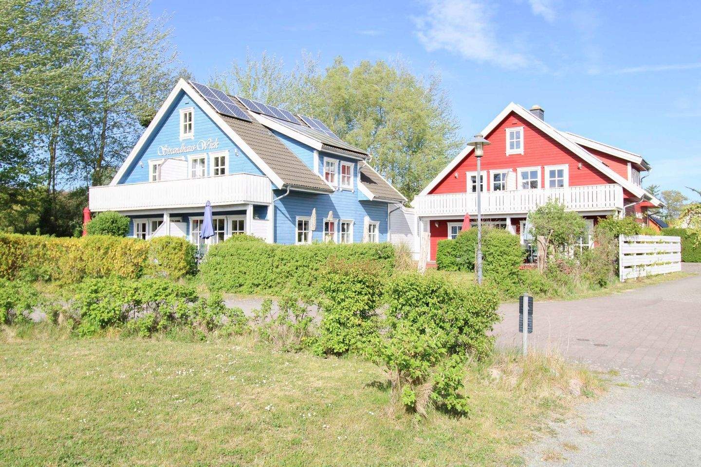 Exklusive Kapitalanlage in direkter Wasserlage: Zwei Wohnhäuser mit 8 Einheiten auf Rügen – Wiek – Bild 1 von 9
