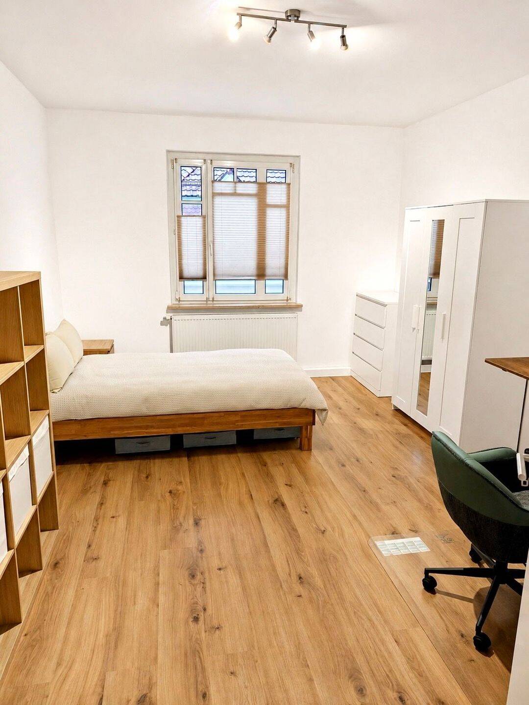 WG-Neugründung, frisch renoviert, zentrumsnah, 2 Duschen und 2 WCs, keine 10 Minuten mit dem Rad zur Ohm – Nürnberg – Vorschaubild 3