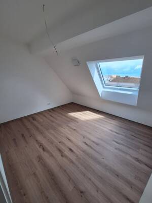 *NEUBAU* Exklusive 3-Zimmer-Dachgeschosswohnung mit Balkon und Aufzug in 90763 Fürth – 90763 Fürth – Vorschaubild 8