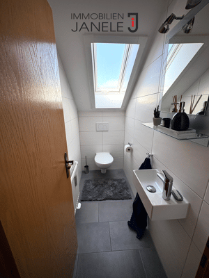 Moderne 2-Zimmer-Dachgeschosswohnung mit Balkon nahe Universität und Universitätsklinikum – 93051 Regensburg – Vorschaubild 8