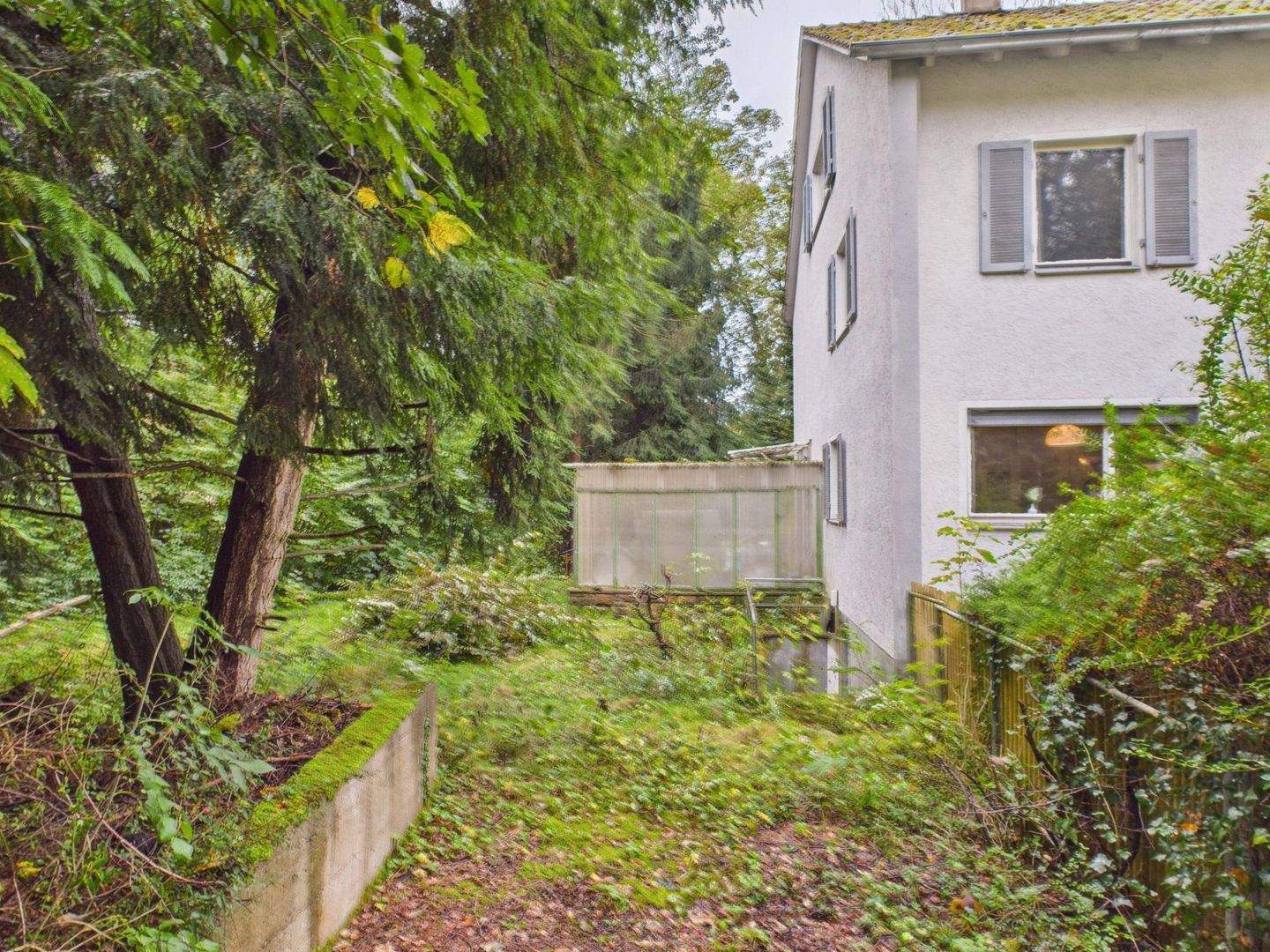 Zentral und ruhig: Doppelhaushälfte mit vielfältigen Nutzungsmöglichkeiten – Schwäbisch Gmünd – Vorschaubild 2