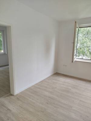 Teilsanierte 2-Zimmer-Wohnung im 1.OG-frisch renoviert und zentral gelegen. – 45143 Essen – Vorschaubild 6
