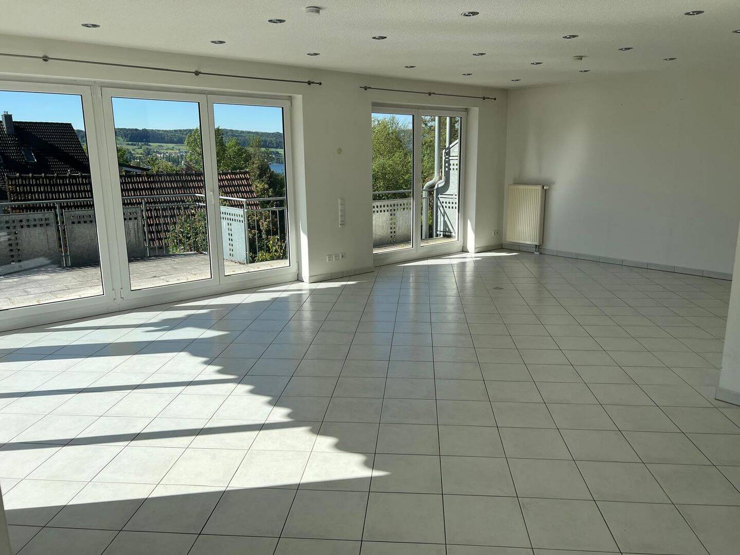 Licht, Lage, Lebensqualität: Stilvolles und großzügiges Zuhause am Bodensee mit Einliegerwohnung – Gaienhofen – Vorschaubild 4