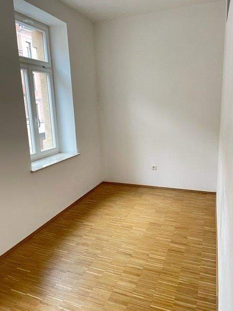 HOCHWERTIGE ALTBAUWOHNUNG MIT PARKETT, BALKON, Gartenanteil, FUßBODENHEIZUNG, LIFT SOWIE PKW-SP – Chemnitz – Vorschaubild 6