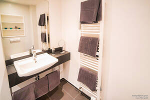 Welc(H)ome® by RIDA FLATS - CGN City: All-in! Internet, Balkon & Top-Lage – 50670 Köln – Vorschaubild 4