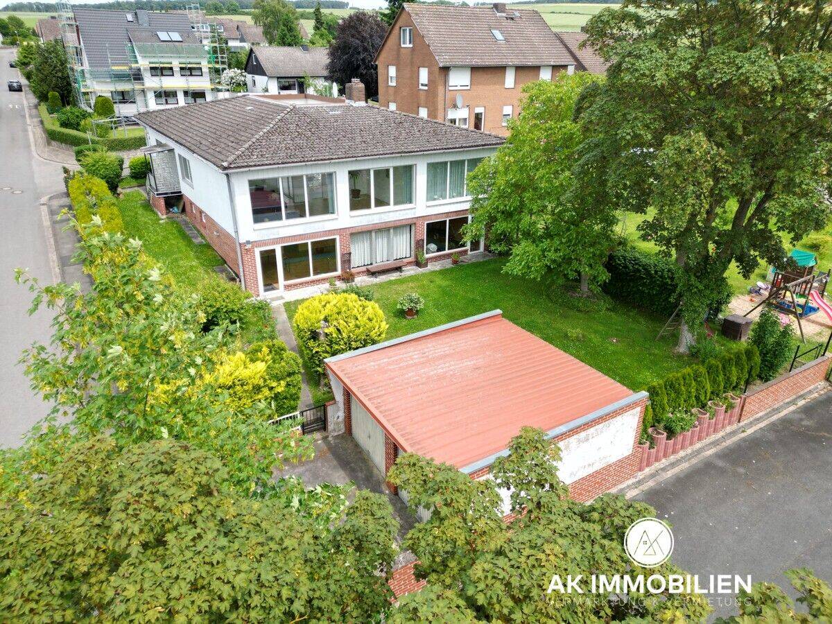 Großes Zweifamilienhaus mit Atriumhof und Schwimmbad in Bad Münder - Ortsteil Nettelrede
