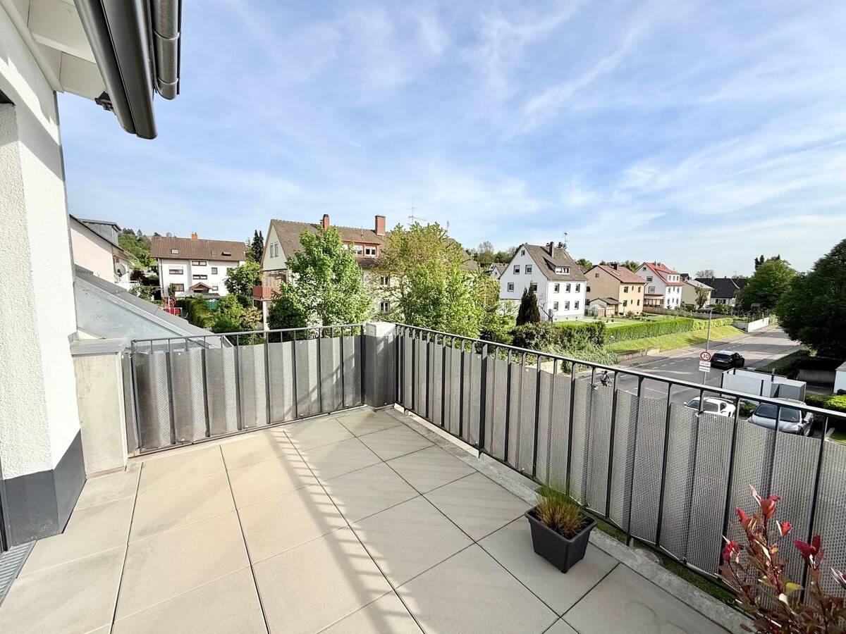 Neuwertige 4-Zimmer-Maisonettewohnung mit Balkon und Aufzug in Emmendingen-Mundingen – 79312 Emmendingen – Bild 1 von 9