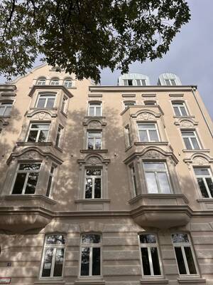 Luxuriöses Wohnen auf 158m²: Erstbezug nach Kernsanierung | Altbau mit Balkon | Energieeffizienz