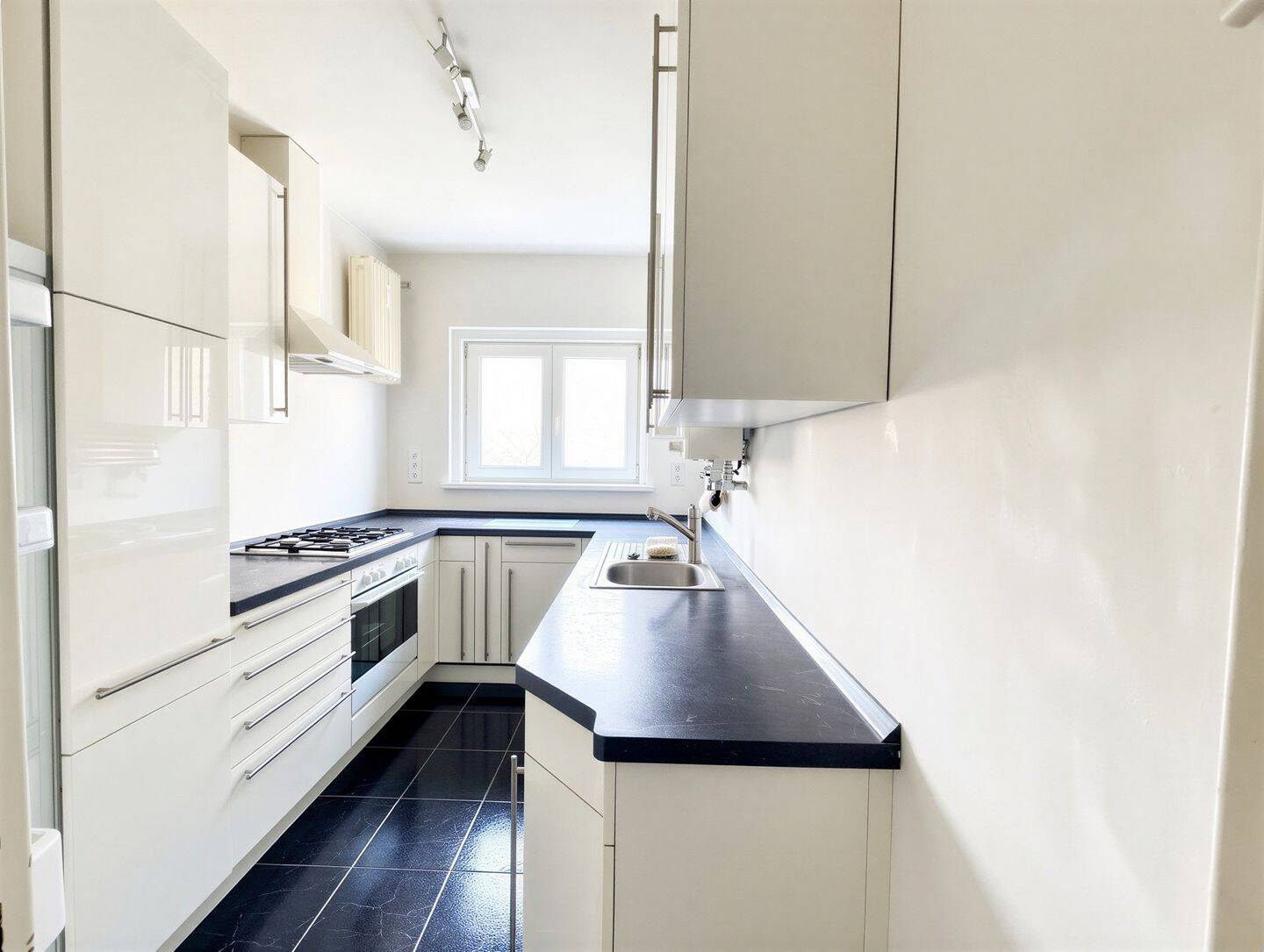 Helle 3-Zimmer-Wohnung mit Balkon & Top-Anbindung in Charlottenburg – Berlin – Vorschaubild 7