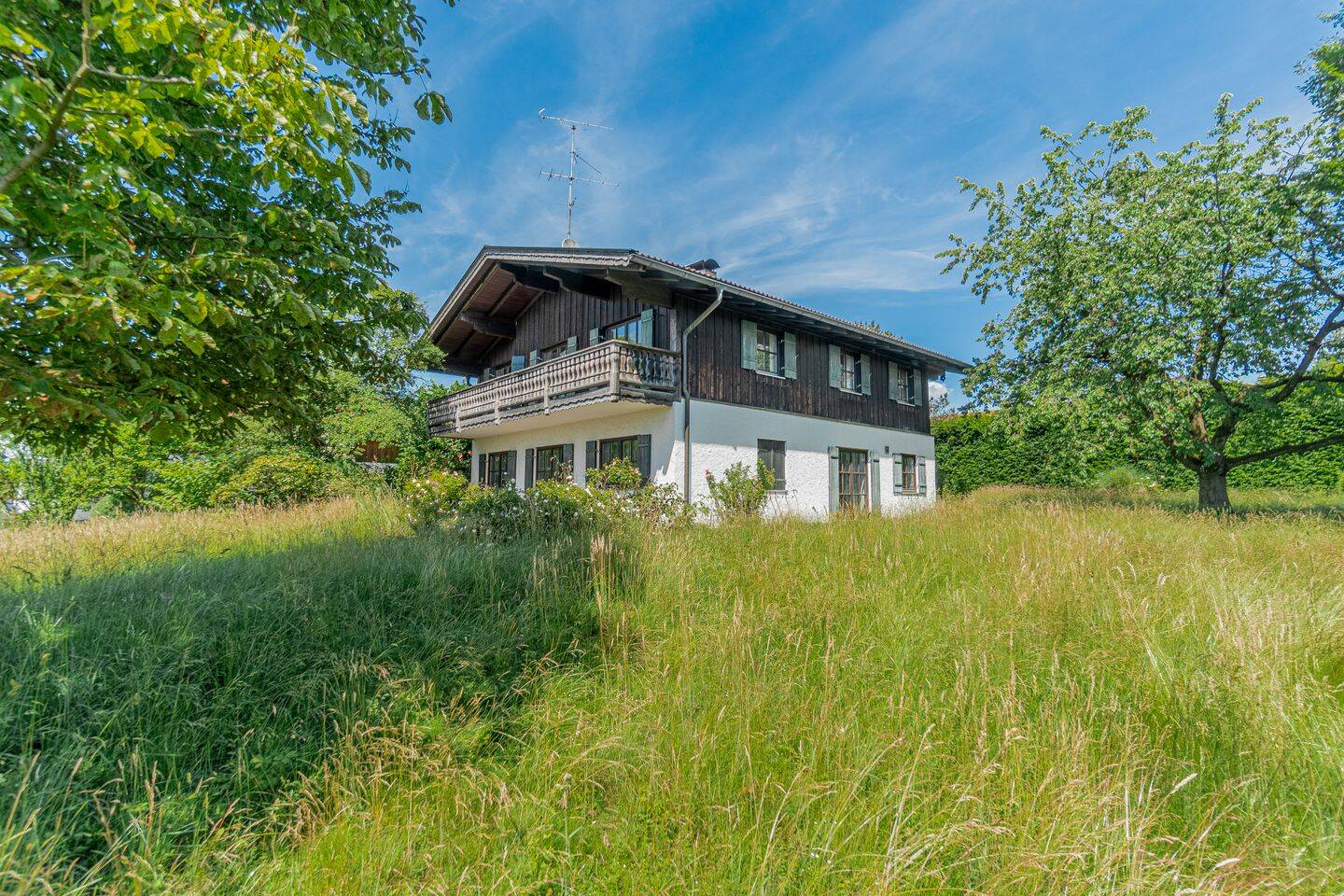 Großzügige Villa auf Traumgrundstück / KAUF GEGEN GEBOT