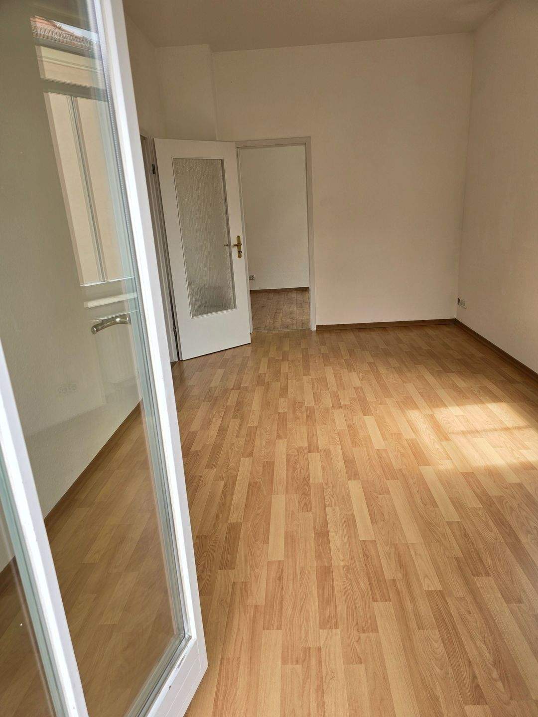 Gemütliche sonn. kl. 2-R-Single-Wohnung mit sehr großem West-Balkon u. EBK in ruhiger Lage v. Dresden-Löbtau – Dresden – Vorschaubild 6