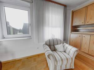 Sanierungsbedürftiges Einfamilienhaus mit viel Potenzial, Nebengebäuden und Garten in Zentraler Lage von Oldenburg – 23758 Oldenburg in Holstein – Vorschaubild 3