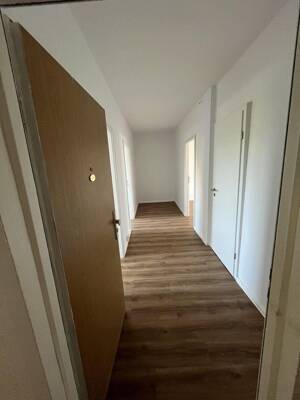 Sanierte 3-Zimmer-Wohnung mit Balkon, Einbauküche, Waschmaschine – 39128 Magdeburg – Vorschaubild 2