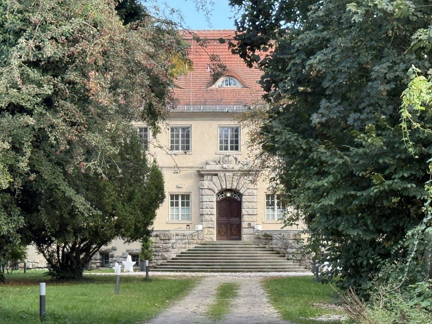 Für Käufer mit Blick für Potenzial: Besonderes Haus auf Schlossareal mit viel Entwicklungsspielraum – Potsdam – Vorschaubild 2