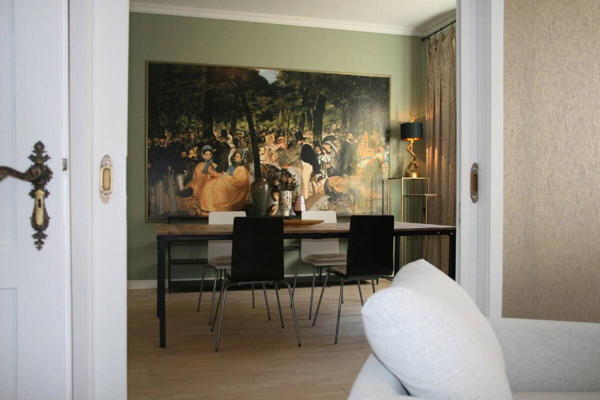 Charmante Altbauwohnung mit Balkon und Garten Nähe Kurpark Stuttgart Bad Cannstatt – 70372 Stuttgart – Bild 1 von 9