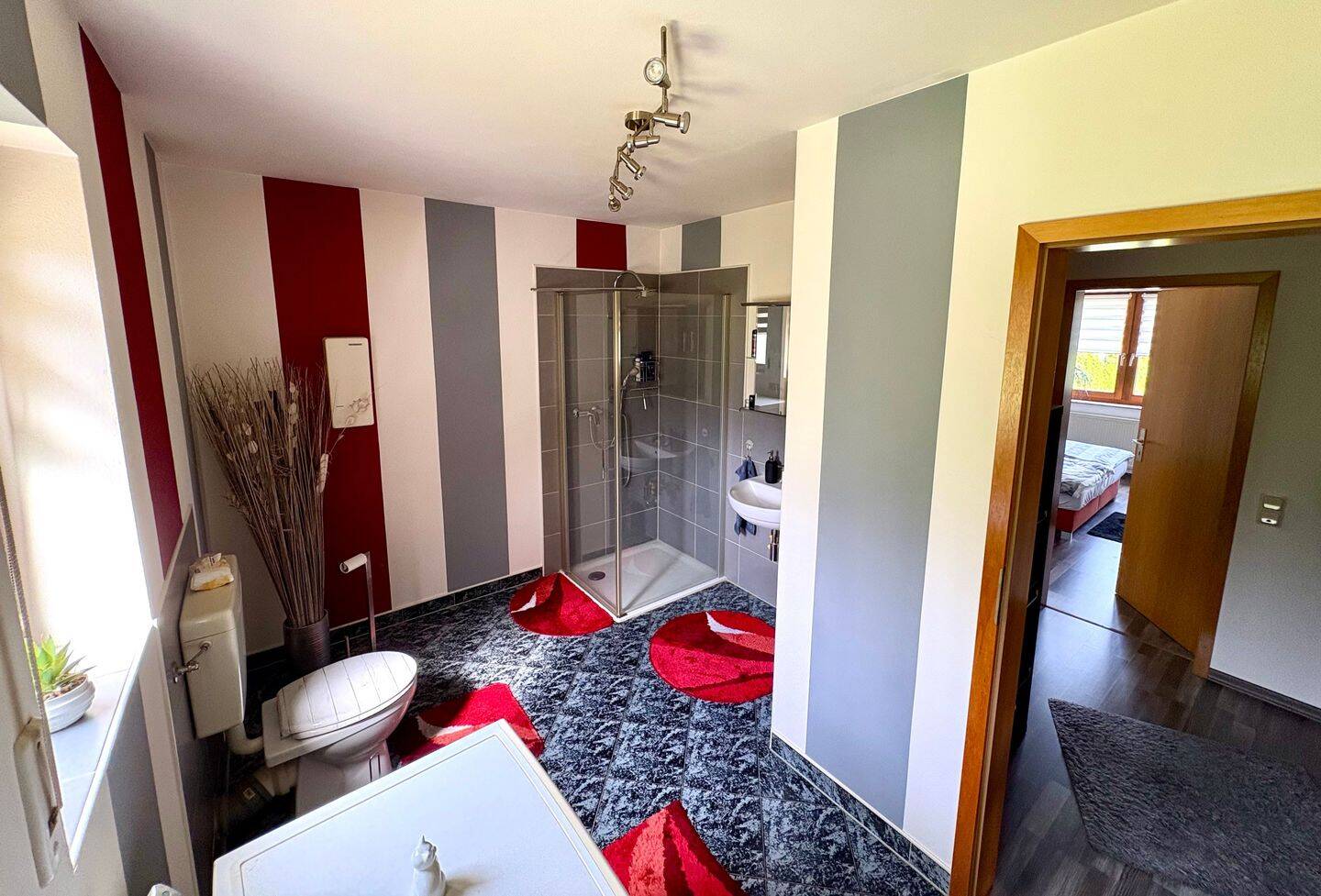 Schöne Eigentumswohnung mit Balkon, Stellplatz und Kellerraum – Eschenburg – Vorschaubild 6