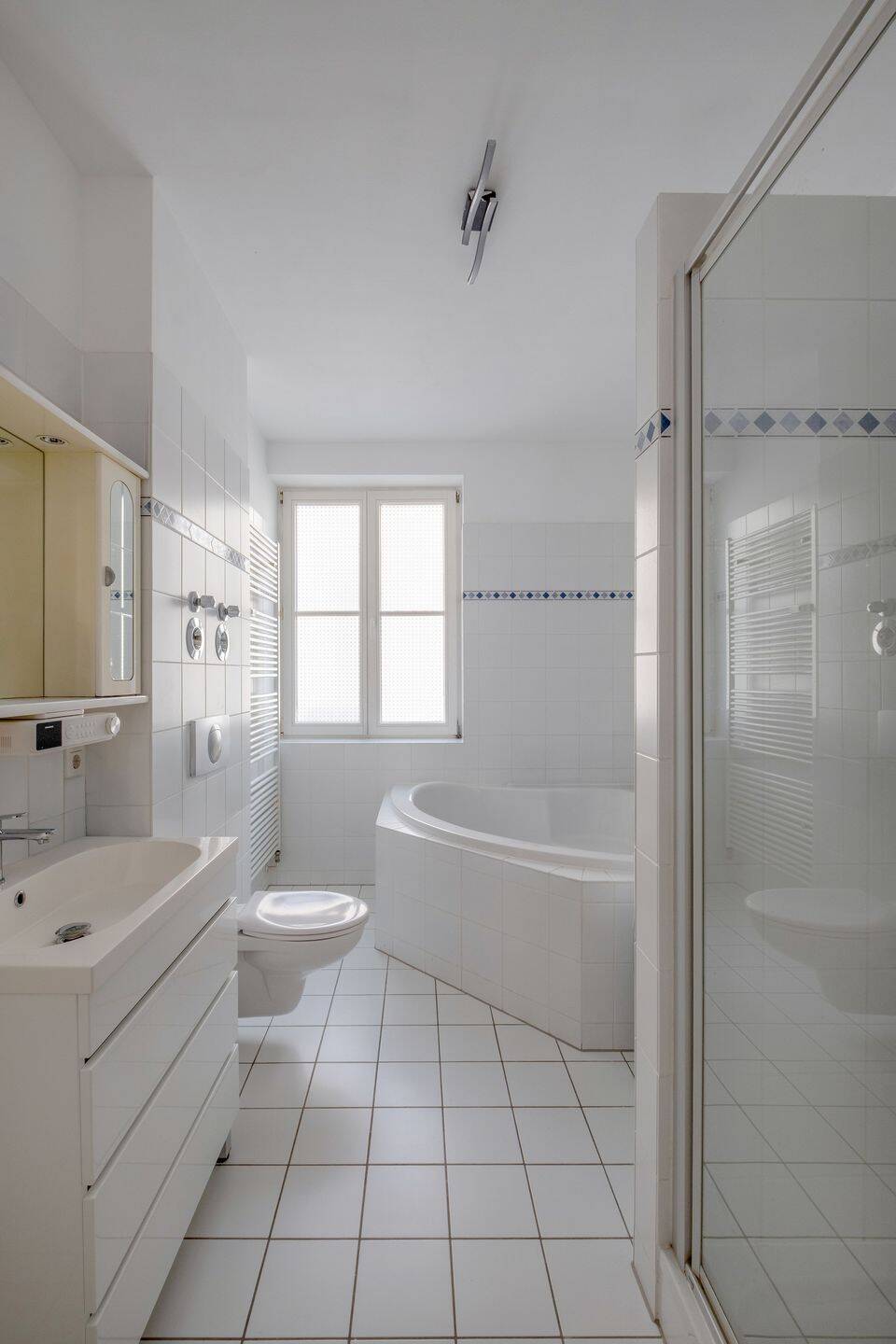 Vier-Zimmer Familienwohnung mit Südbalkon im ruhigen Travekiez – Berlin – Vorschaubild 6