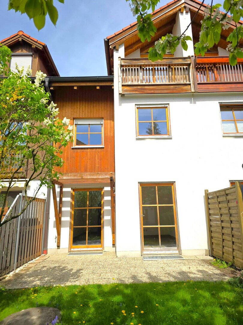 Modernes Familienhaus mit Dachstudio, Loggia, Garten und großem Hobbyraum- fußläufig zur S-Bahn – Markt Schwaben – Bild 1 von 9