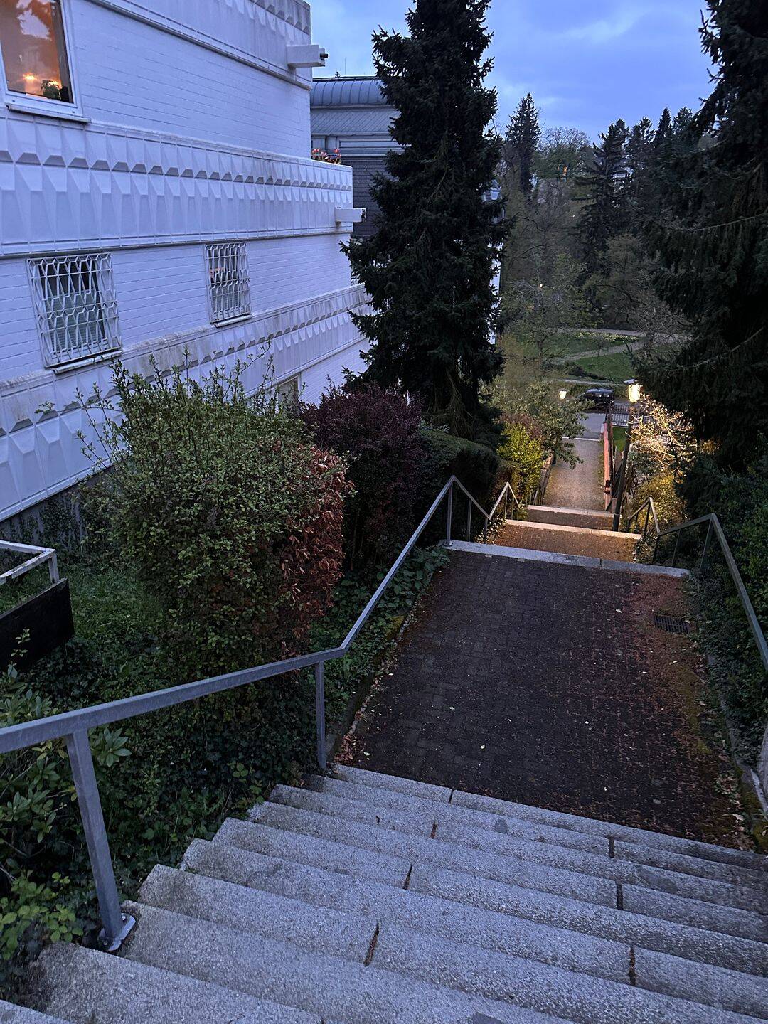 Super Terrasse mit seitl. Blick in den Neropark – Wiesbaden – Vorschaubild 5