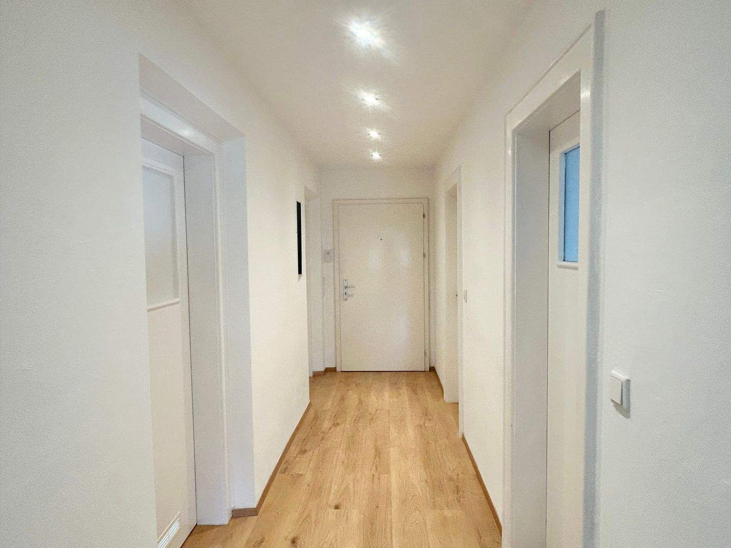 ***OASE ZUM WOHLFÜHLEN** TOP GEPFLEGTE 3 ZIMMER WOHNUNG MIT BALKON UND GARAGE – Nürnberg – Vorschaubild 4