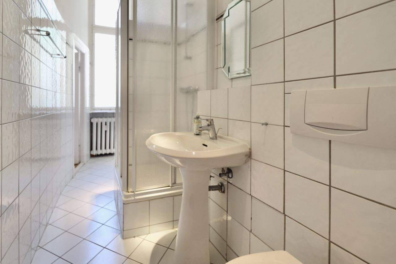 REPRÄSENTATIVER ALTBAU - HOHE DECKEN, STUCK, FISCHGRÄTPARKETT & BALKON - KU'DAMM-KIEZ – Berlin – Vorschaubild 8