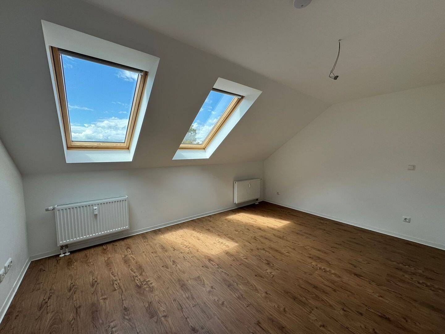 Moderne 3-Zimmer-Dachgeschosswohnung mit EBK – Chemnitz – Vorschaubild 3