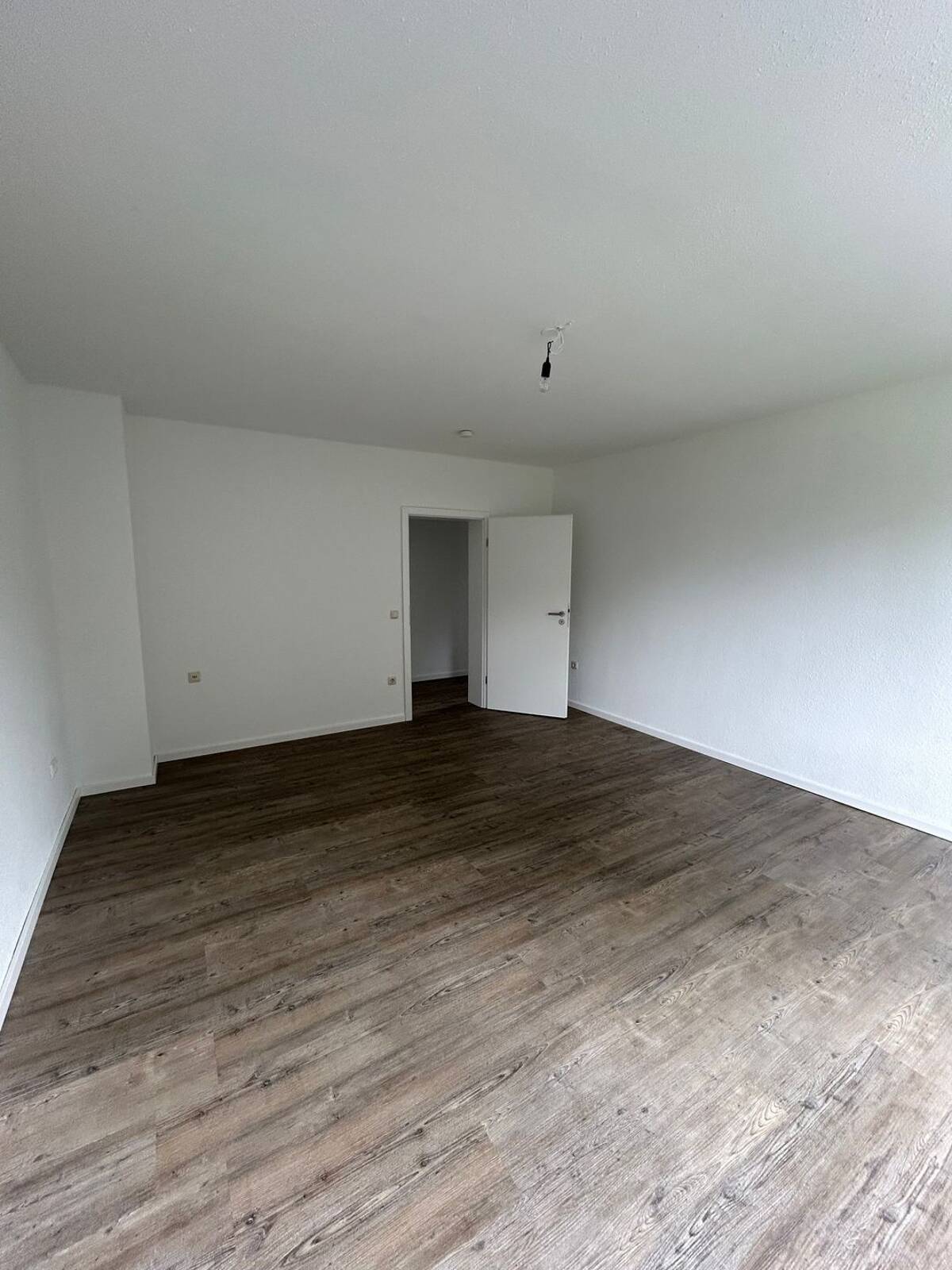 Modernisierte Wohnung mit 3,5 Zimmern und Balkon in Bochum-Eppendorf - Bezug ab 01.12.26 – 44869 Bochum – Bild 1 von 9