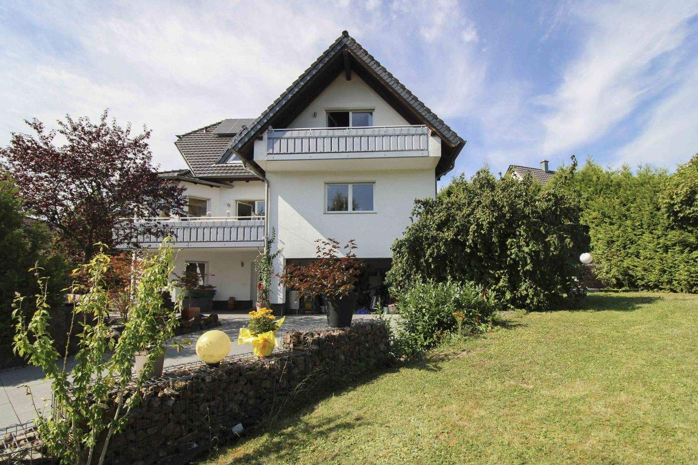 Sofort wohlfühlen: 7-Zi.-EFH mit Weitblick ins Grüne in Schlangenbad-Wambach – Schlangenbad – Bild 1 von 9