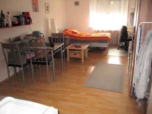 Gepflegtes, möbliertes 1 Zimmer Single Apartment mit Lift, die Universität vor der Tür