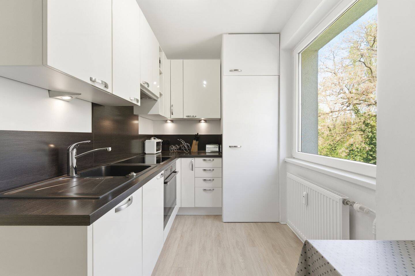 Bezugsfrei | modernisiert | 3 Zimmer | zentral gelegen und ruhig – Berlin – Vorschaubild 4