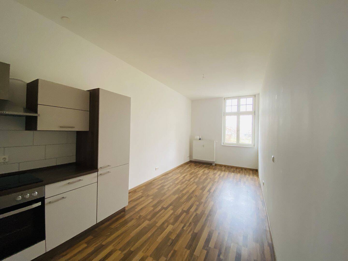 Traumhafte 2-Zimmer-Wohnung mit Balkon & saniertem Bad im begehrten Stadtfeld – Magdeburg – Vorschaubild 2
