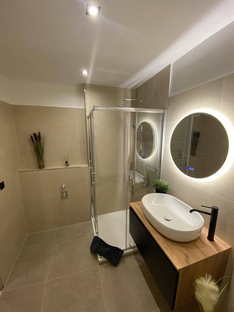 Investment-Highlight: sanierte und vermietet 2-Zimmer-Wohnung mit 6% Rendite – Zwickau – Bild 1 von 9