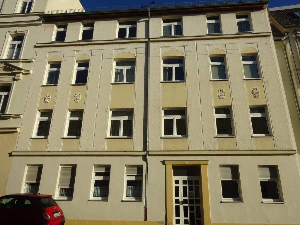 neu renovierte 3-Zi-Whg. im DG in ruhiger, zentraler Lage